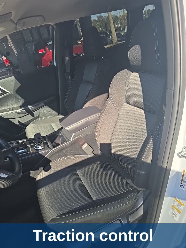 Thumbnail: 2024 Mitsubishi Outlander - 19