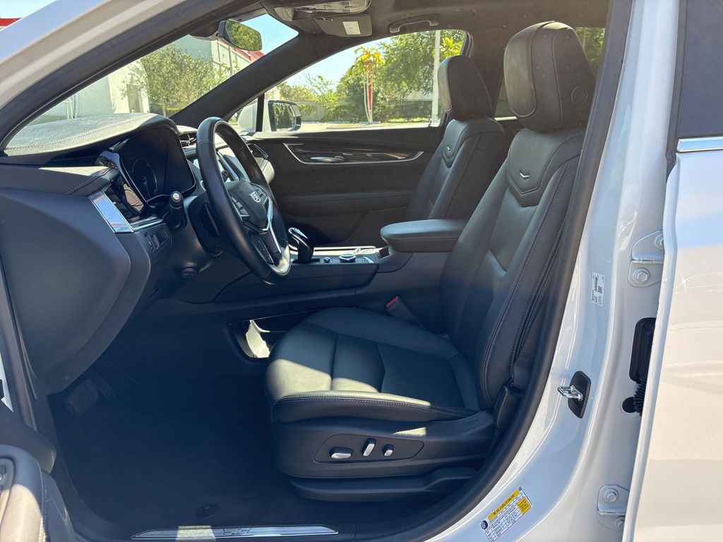 Thumbnail: 2022 Cadillac XT5 - 12