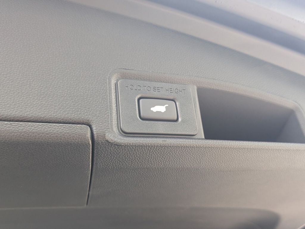 Thumbnail: 2025 Acura RDX - 17