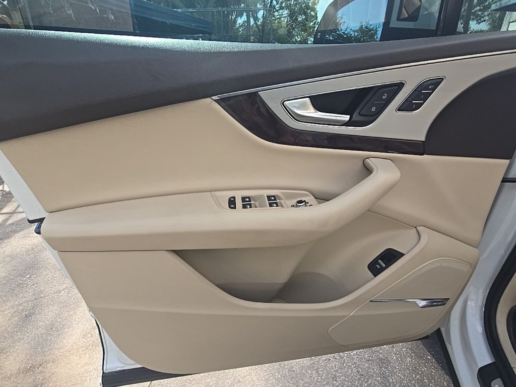 Thumbnail: 2019 Audi Q7 - 14