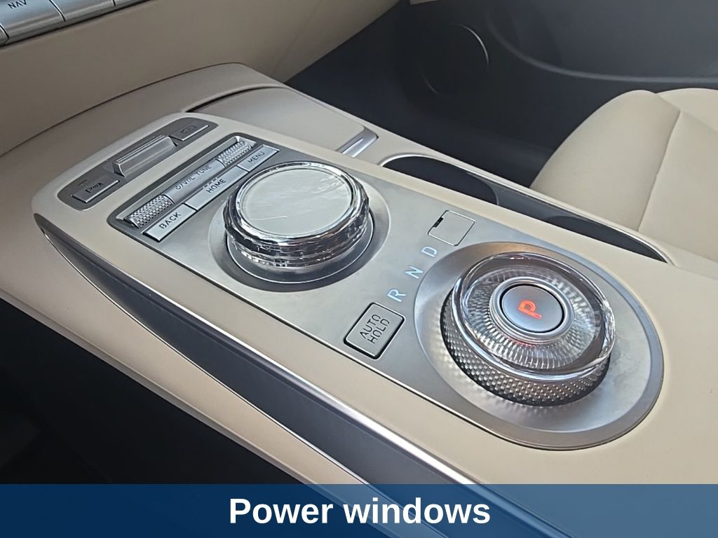 Thumbnail: 2023 Genesis GV70 - 17