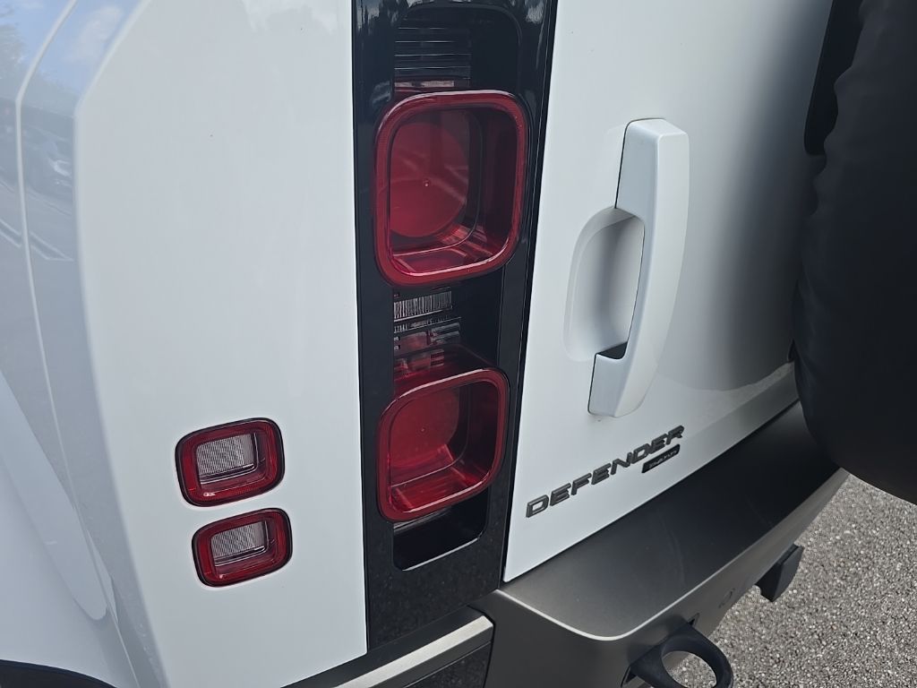 Thumbnail: 2021 Land Rover Defender - 37