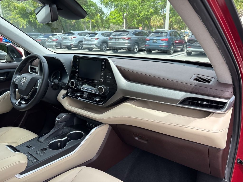 Thumbnail: 2020 Toyota Highlander - 17