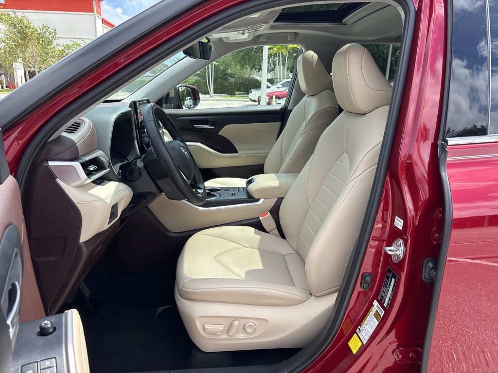 Thumbnail: 2020 Toyota Highlander - 11