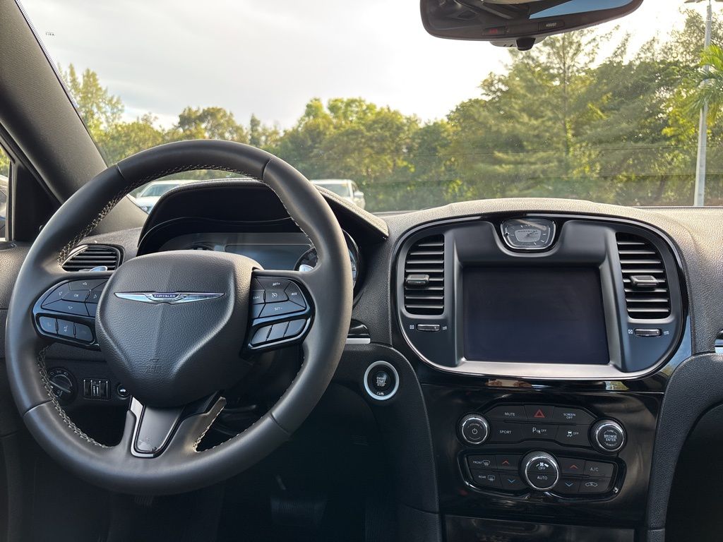 Thumbnail: 2023 Chrysler 300 - 25