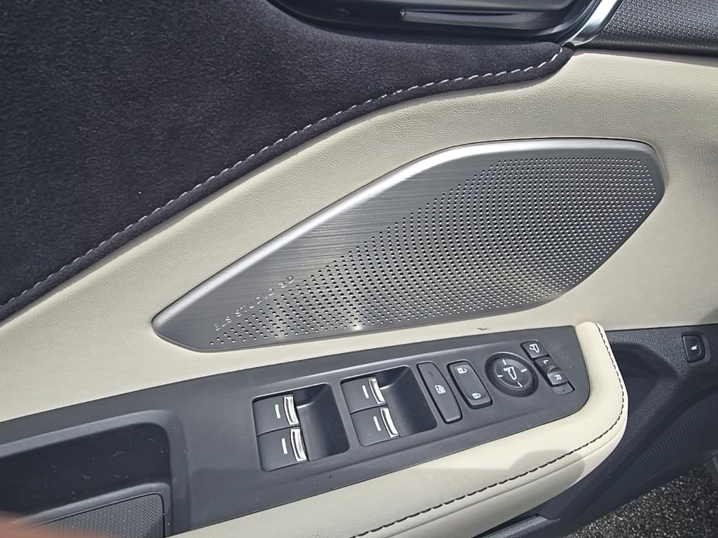 Thumbnail: 2026 Acura RDX - 15