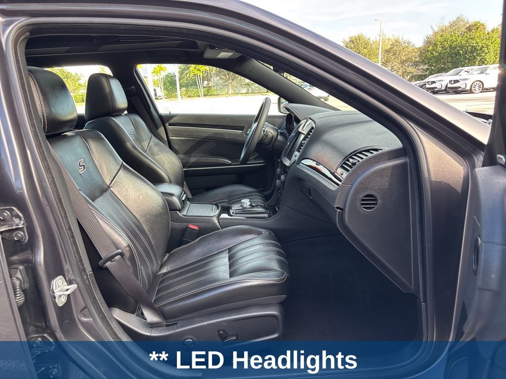 Thumbnail: 2023 Chrysler 300 - 17