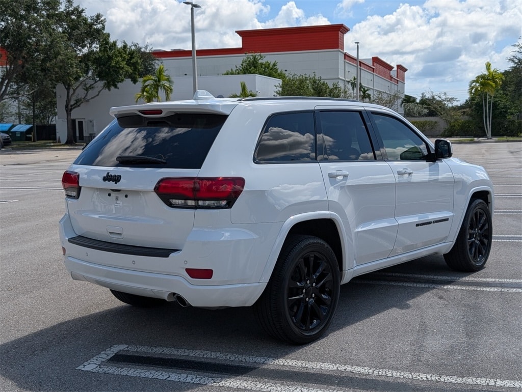 Thumbnail: 2022 Jeep Grand Cherokee - 8