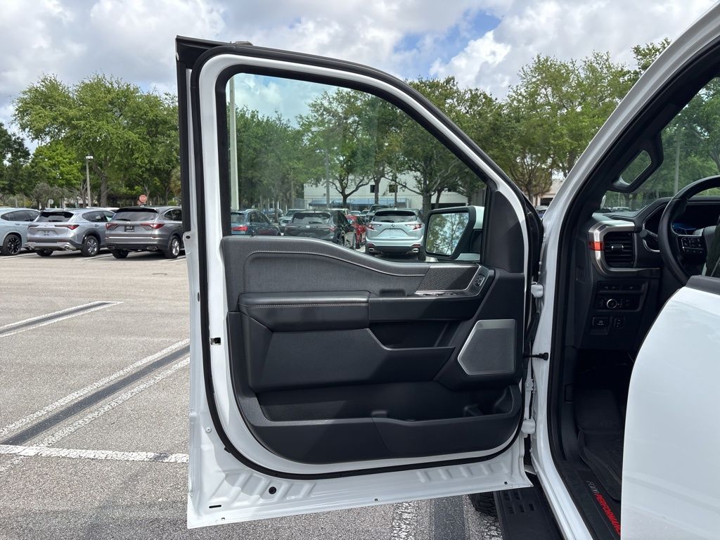2023 Ford F-150 Raptor - Photo 15