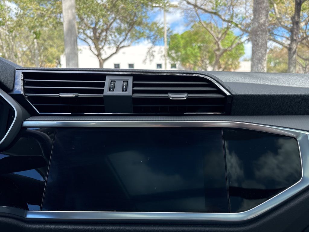 Thumbnail: 2020 Audi Q3 - 21