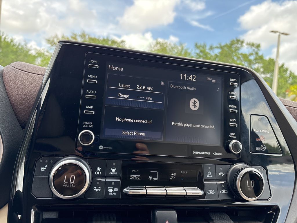 Thumbnail: 2020 Toyota Highlander - 31