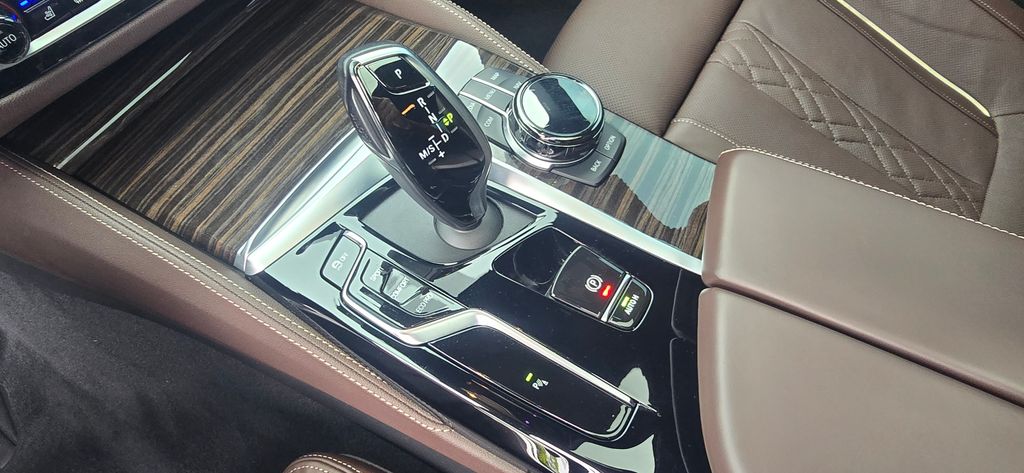 Thumbnail: 2023 BMW 5 Series - 28