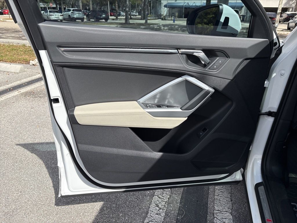 Thumbnail: 2020 Audi Q3 - 14