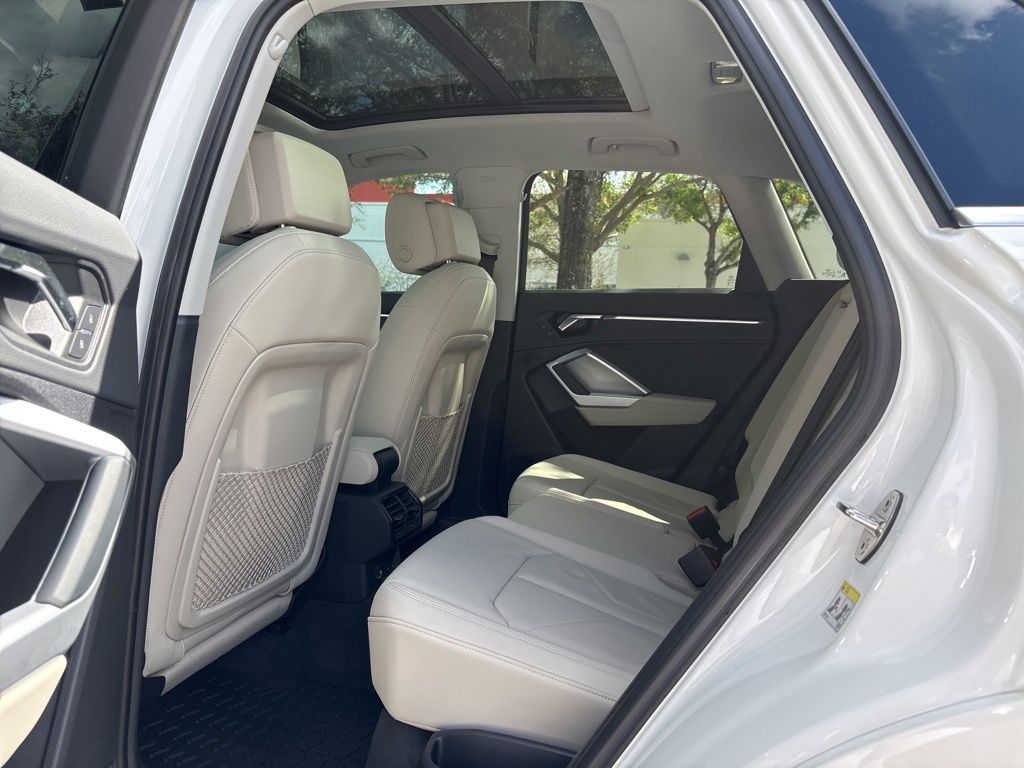 Thumbnail: 2020 Audi Q3 - 16