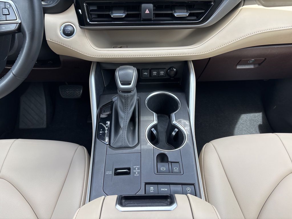 Thumbnail: 2020 Toyota Highlander - 27