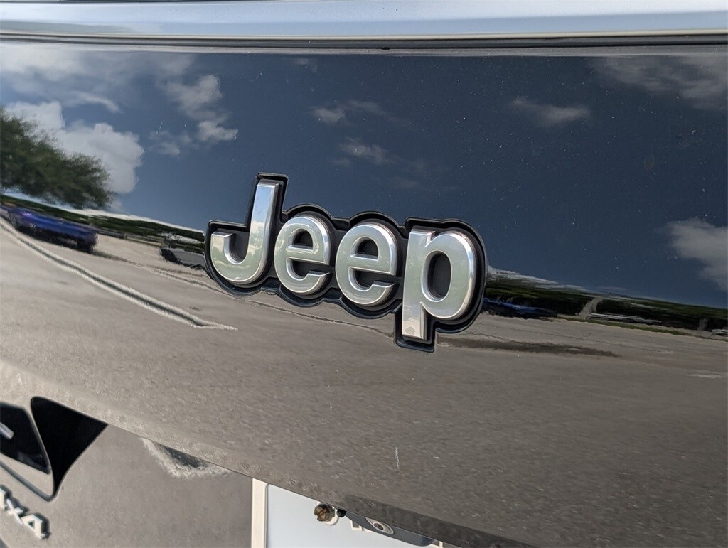Thumbnail: 2022 Jeep Grand Cherokee - 9