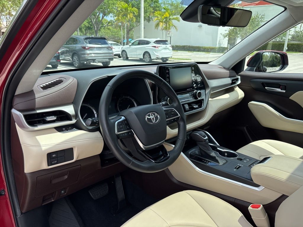 Thumbnail: 2020 Toyota Highlander - 13