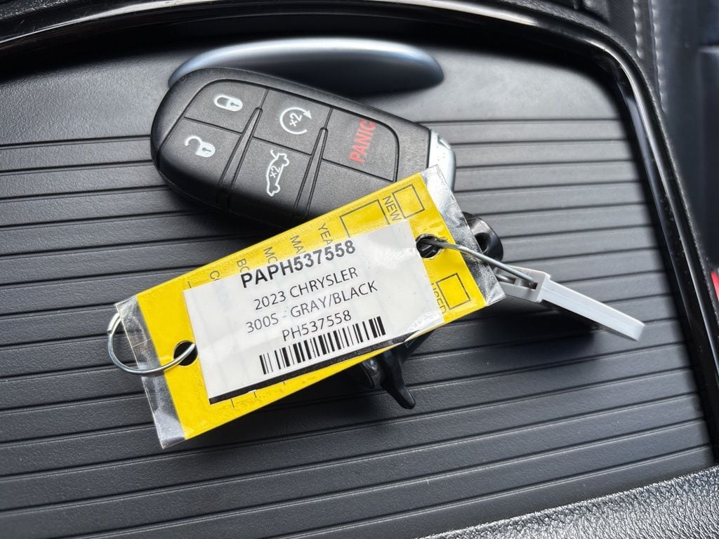 Thumbnail: 2023 Chrysler 300 - 34