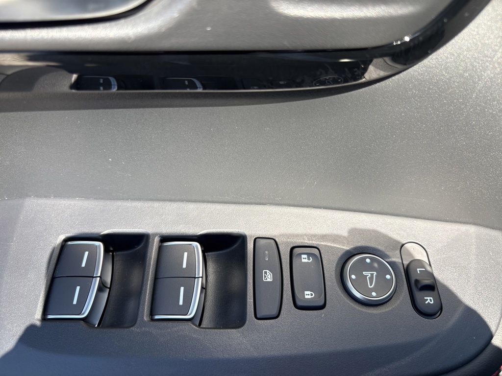 Thumbnail: 2025 Acura ADX - 15