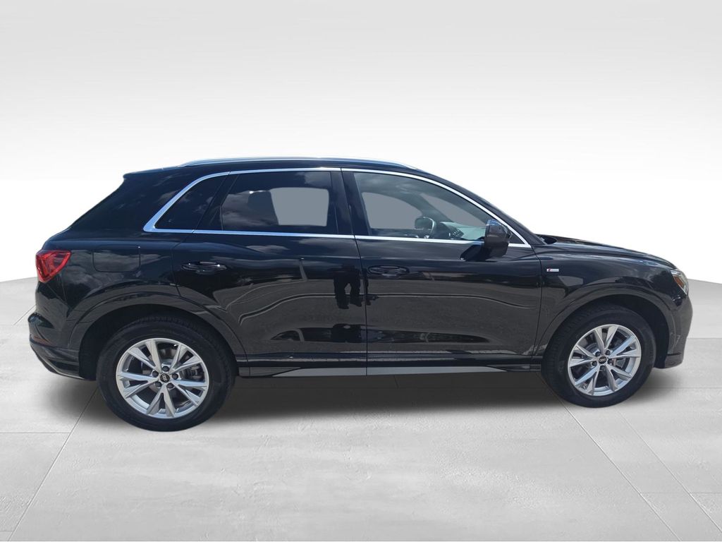 Thumbnail: 2025 Audi Q3 - 9