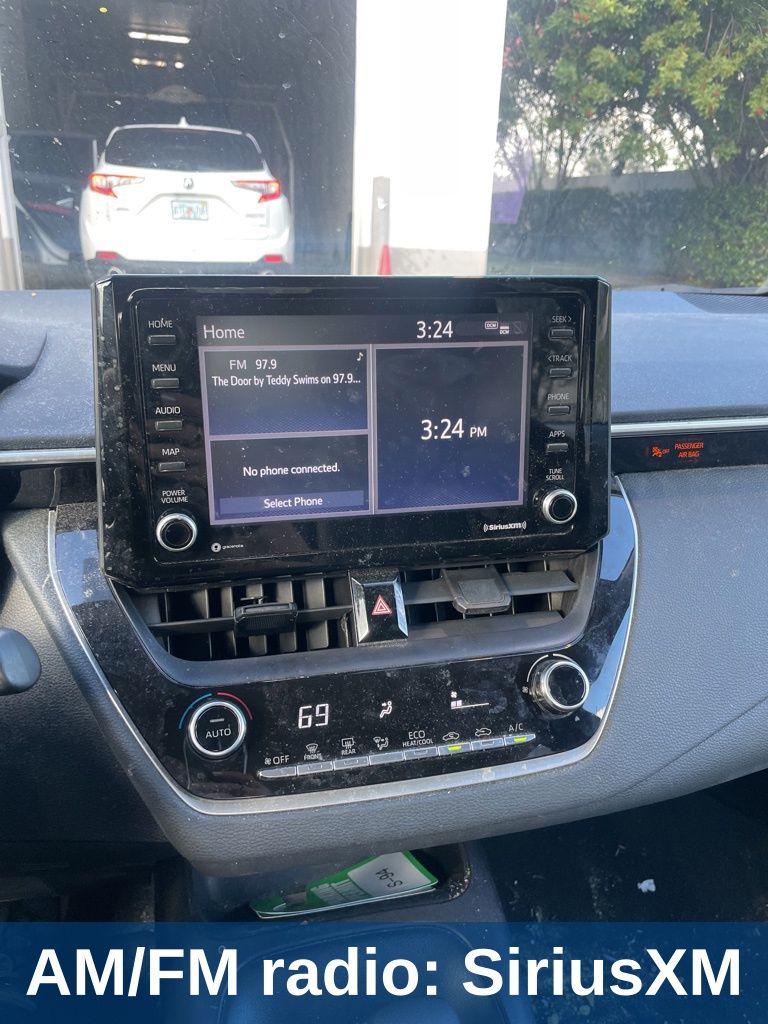 2022 Toyota Corolla LE photo 4