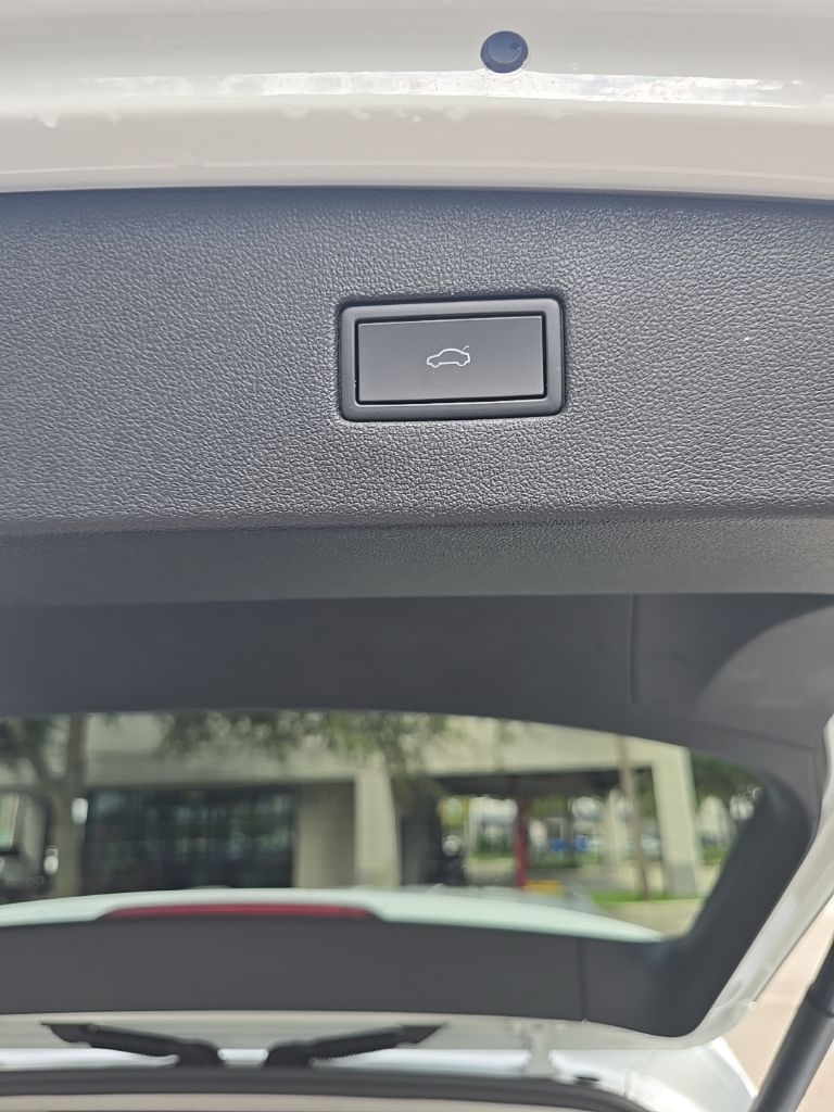 Thumbnail: 2024 Volkswagen Tiguan - 25