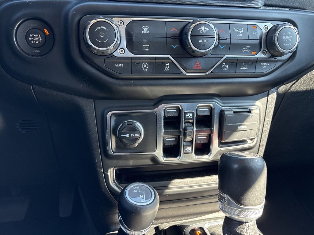 Thumbnail: 2021 Jeep Gladiator - 32