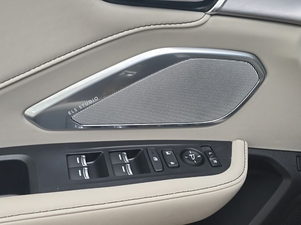 Thumbnail: 2025 Acura RDX - 14