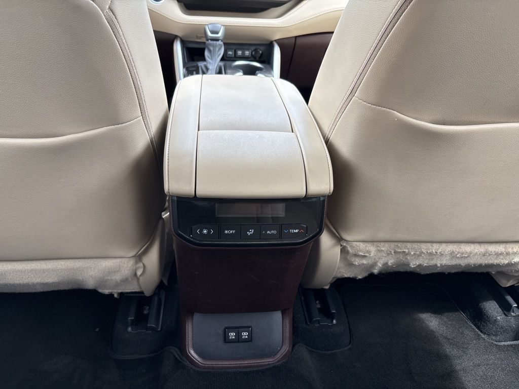 Thumbnail: 2020 Toyota Highlander - 28