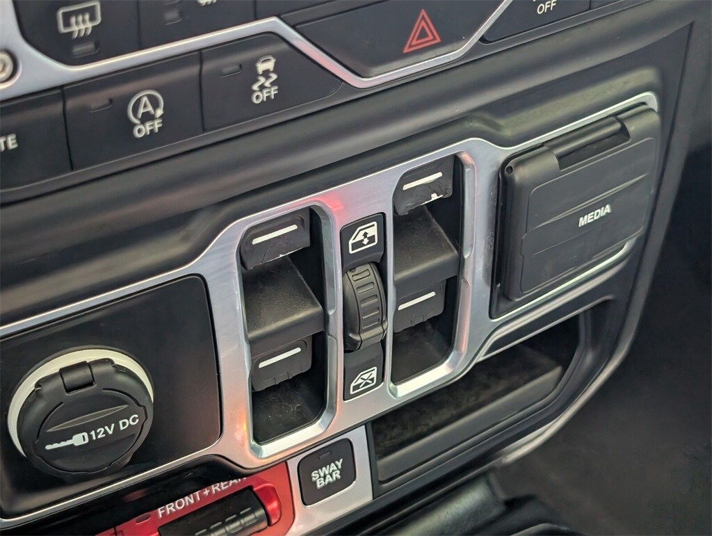 Thumbnail: 2020 Jeep Wrangler - 23