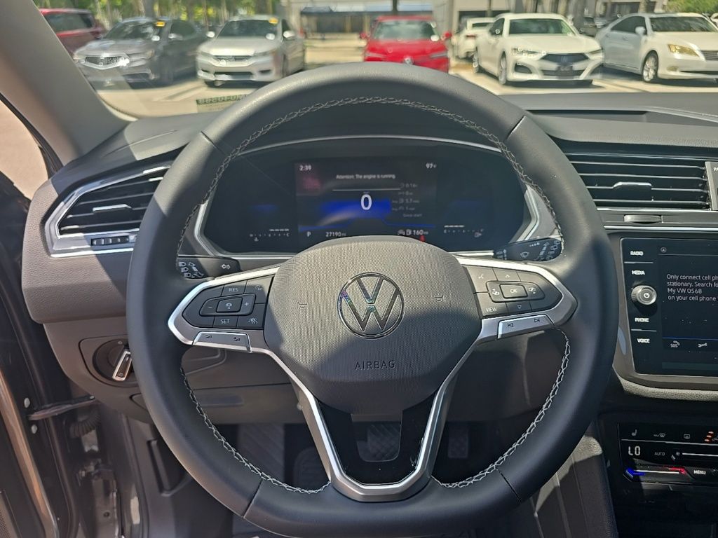 Thumbnail: 2023 Volkswagen Tiguan - 16