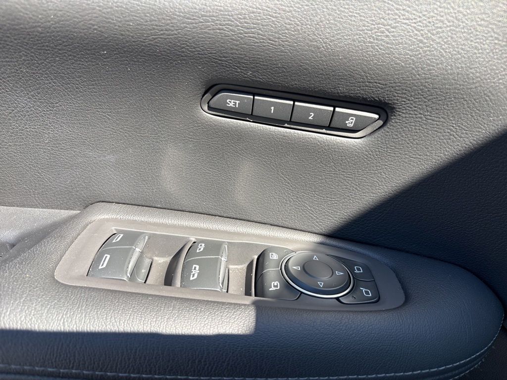 Thumbnail: 2022 Cadillac XT5 - 15