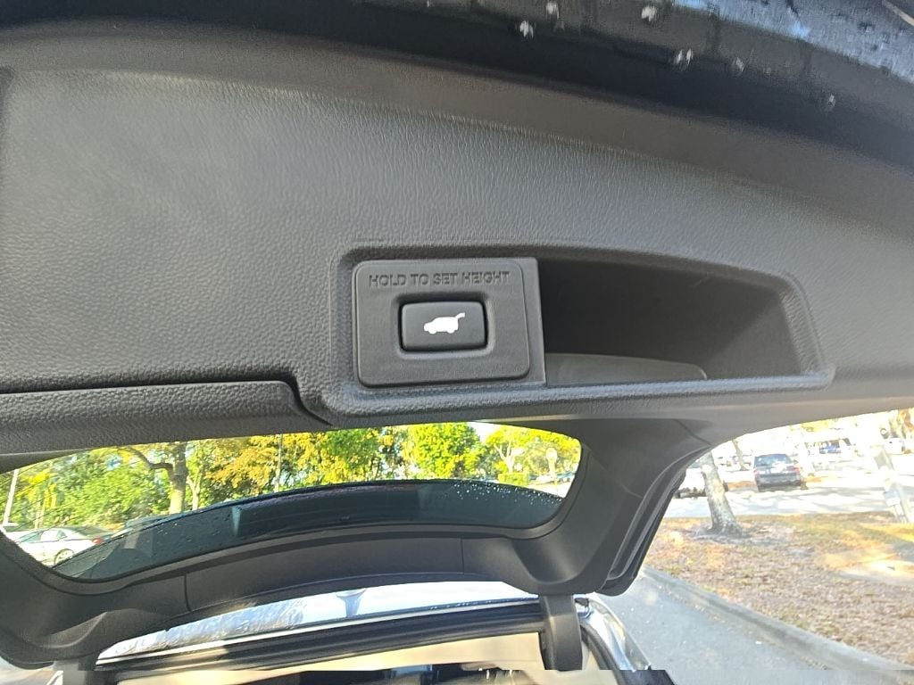 Thumbnail: 2025 Acura RDX - 27