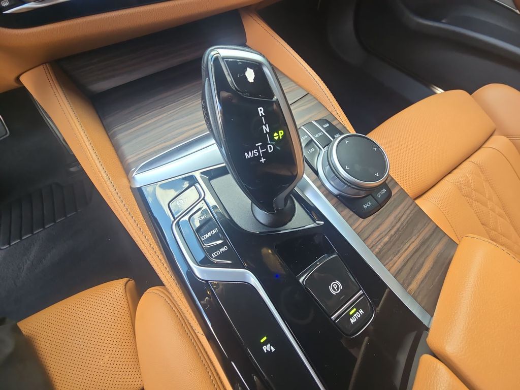 Thumbnail: 2022 BMW 5 Series - 34