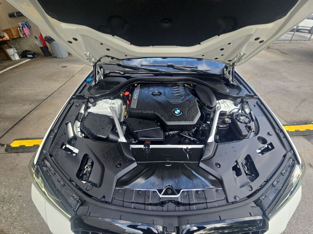 Thumbnail: 2022 BMW 5 Series - 28