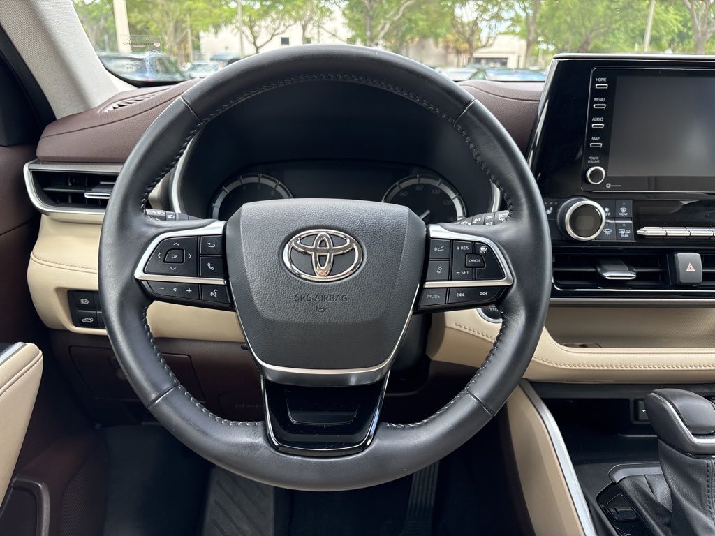 Thumbnail: 2020 Toyota Highlander - 23