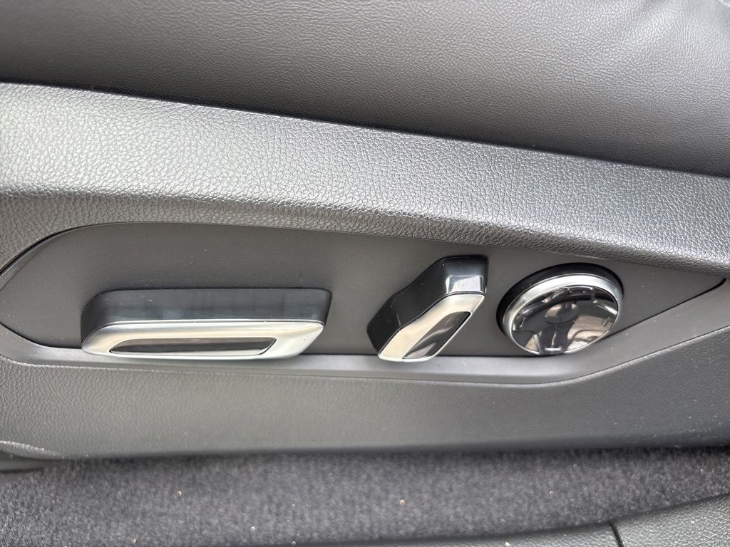 Thumbnail: 2026 Acura RDX - 16