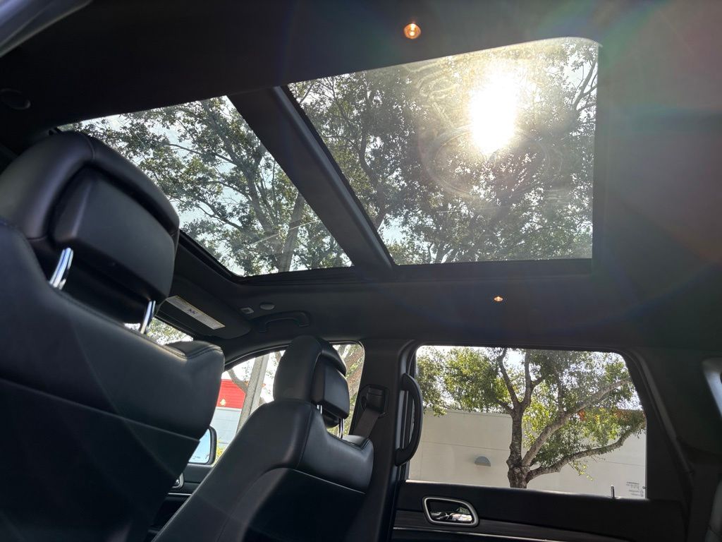 Thumbnail: 2019 Jeep Grand Cherokee - 28