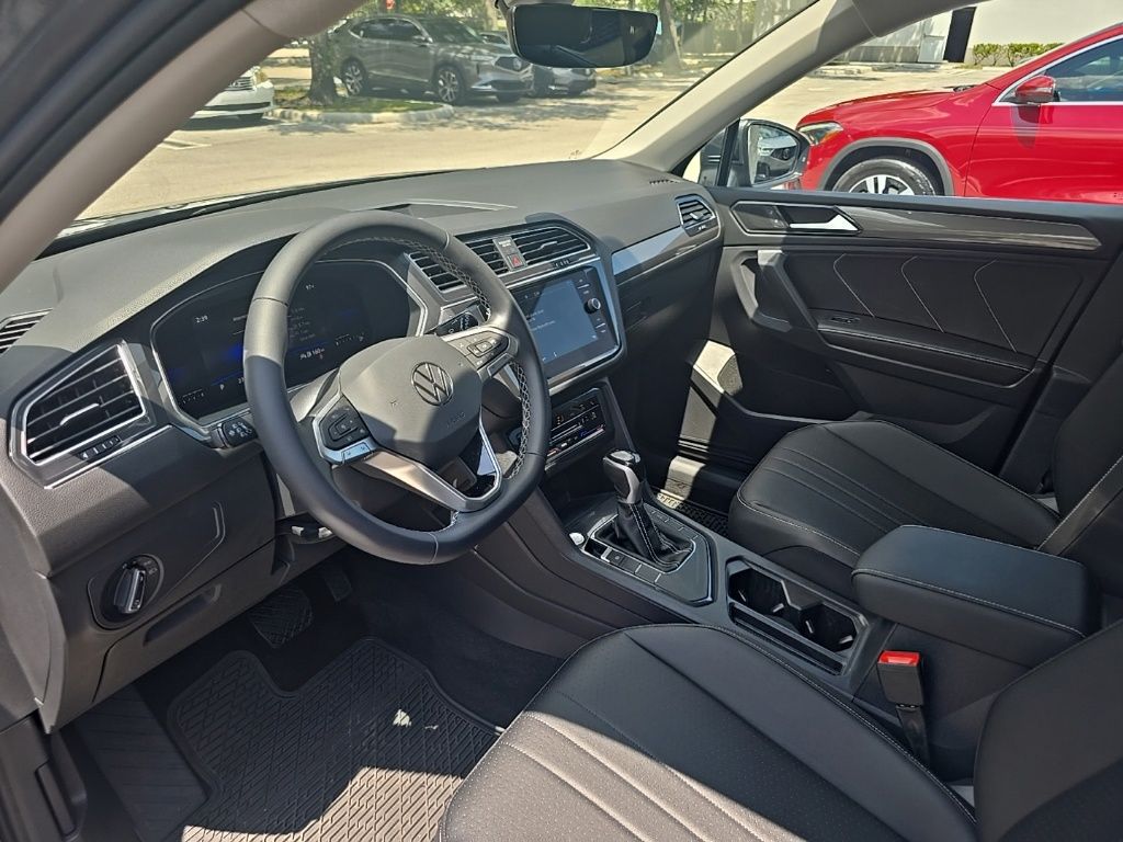 Thumbnail: 2023 Volkswagen Tiguan - 14