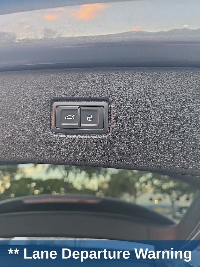 Thumbnail: 2021 Audi Q7 - 15