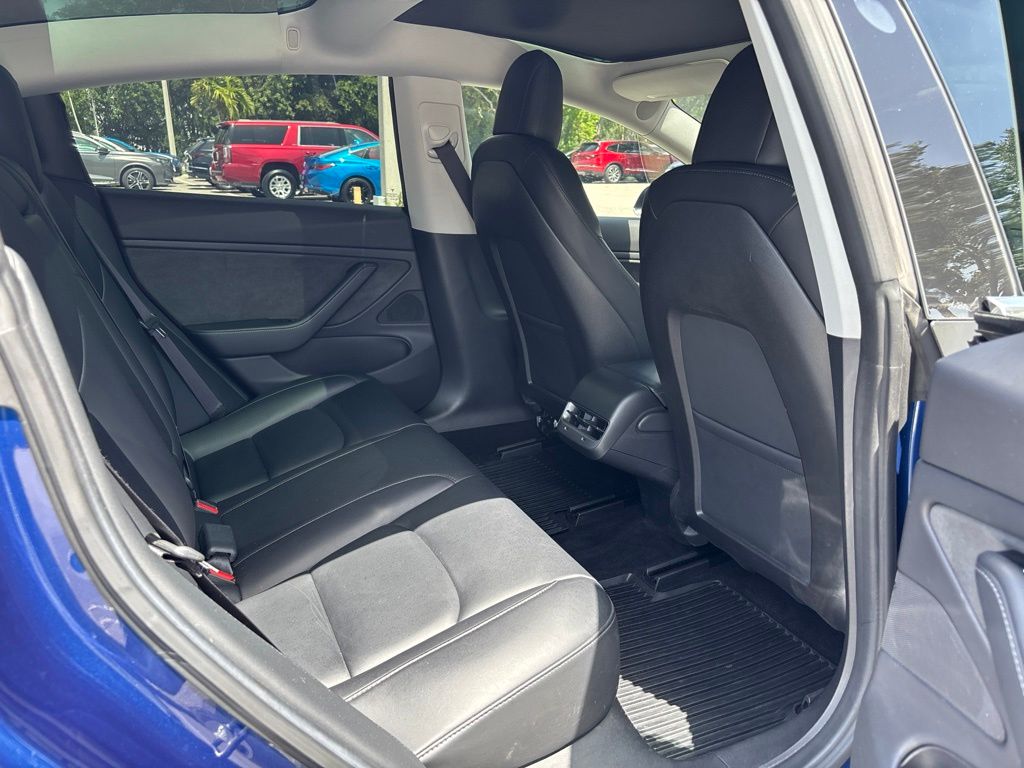 Thumbnail: 2019 Tesla Model 3 - 25
