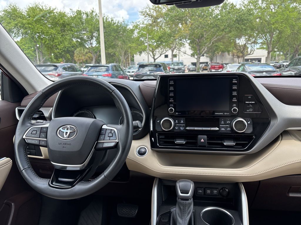 Thumbnail: 2020 Toyota Highlander - 24