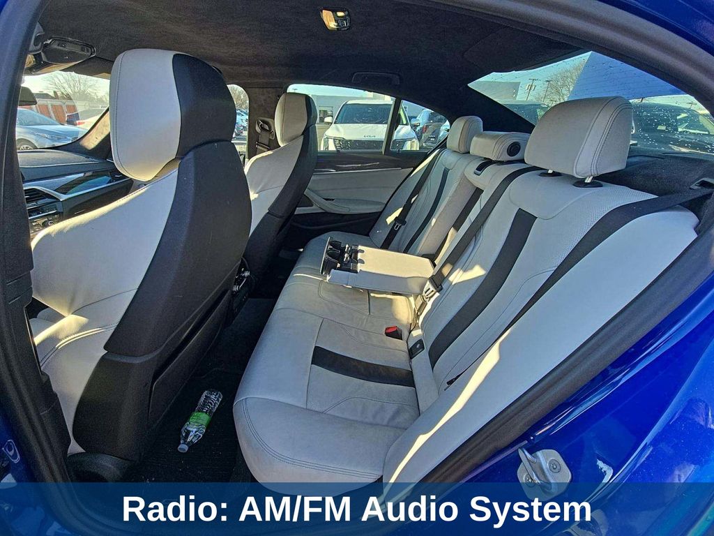 Thumbnail: 2022 BMW M5 - 9