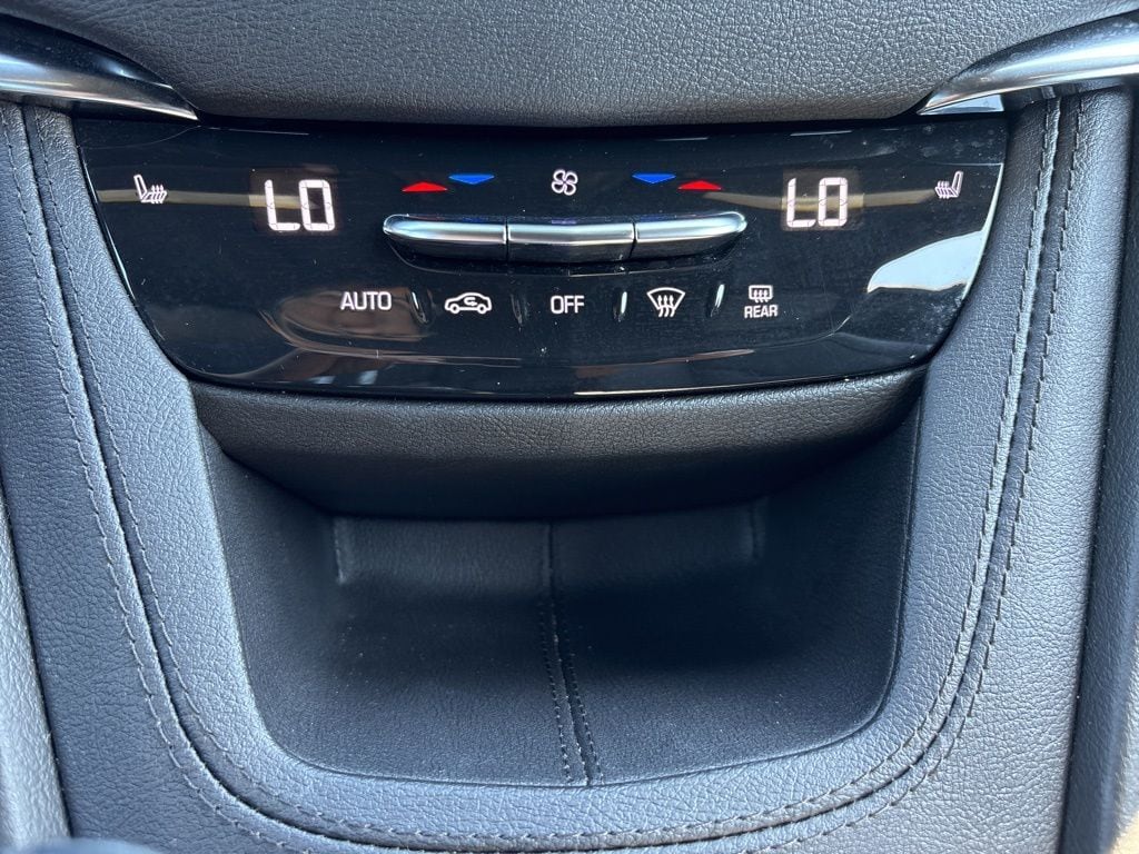 Thumbnail: 2022 Cadillac XT5 - 32