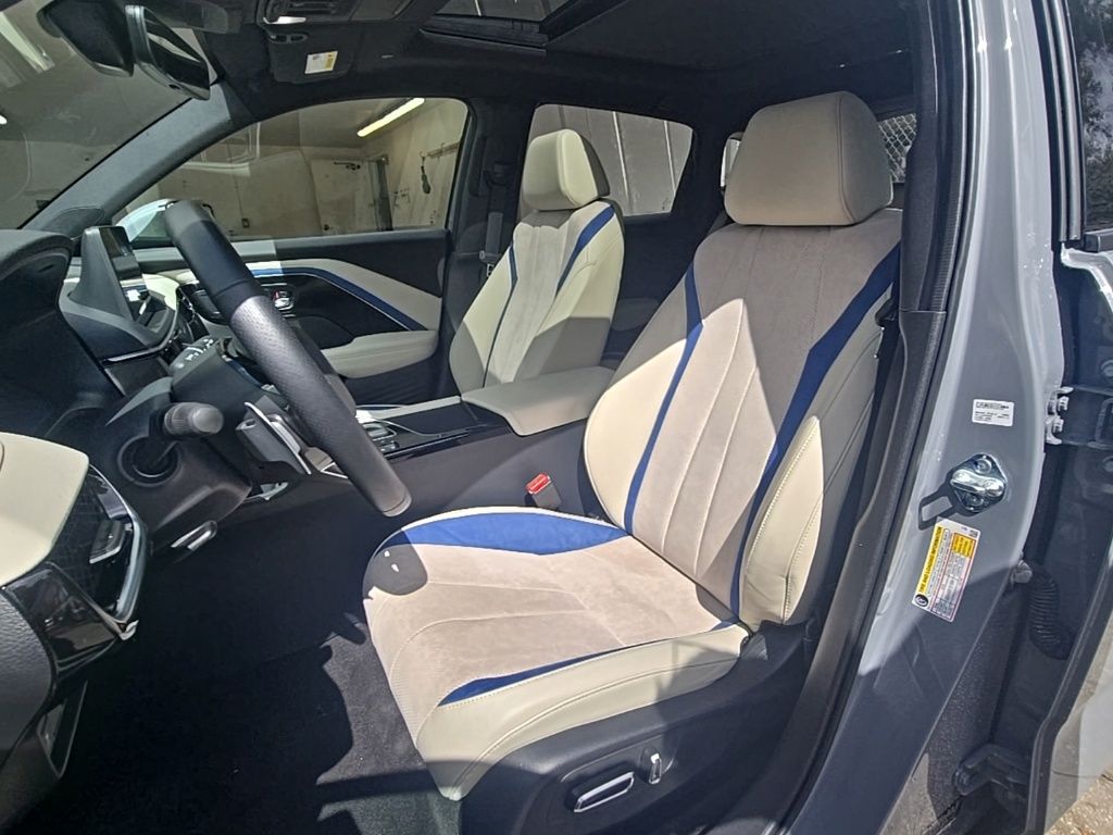 Thumbnail: 2025 Acura ADX - 12