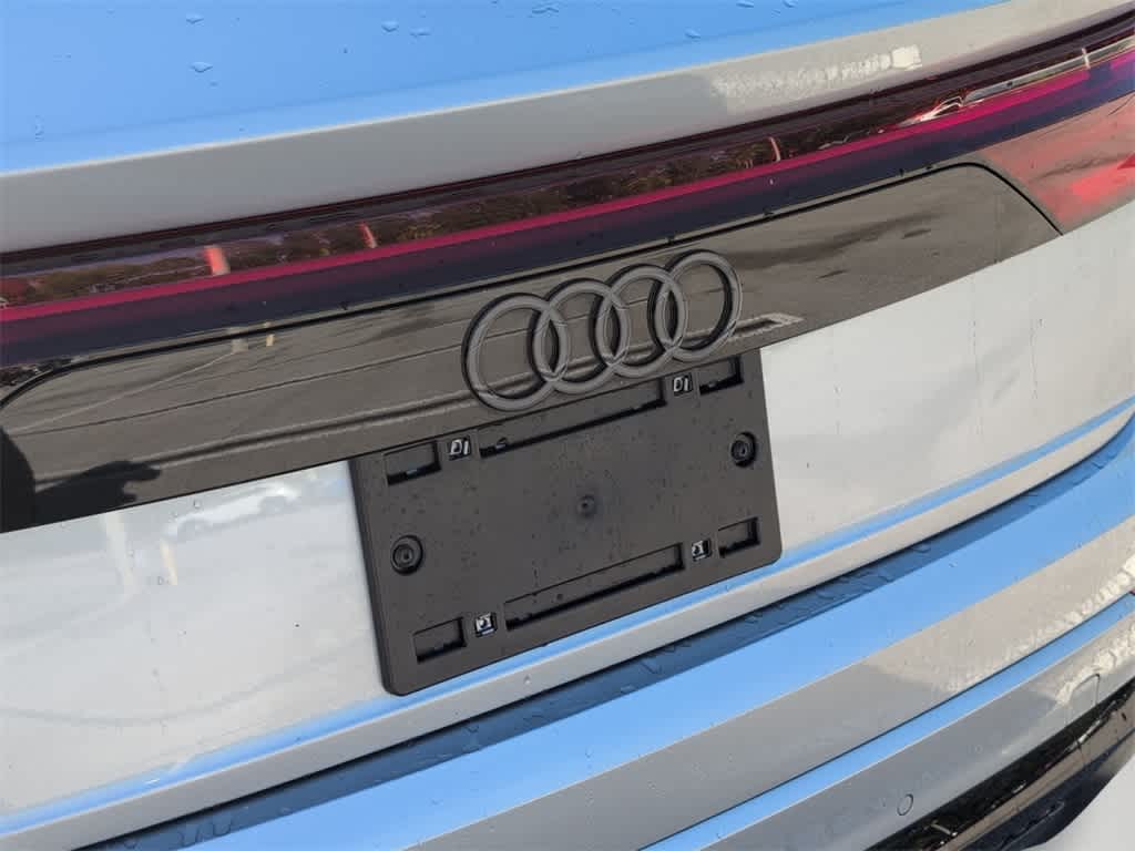 Thumbnail: 2025 Audi Q8 - 6