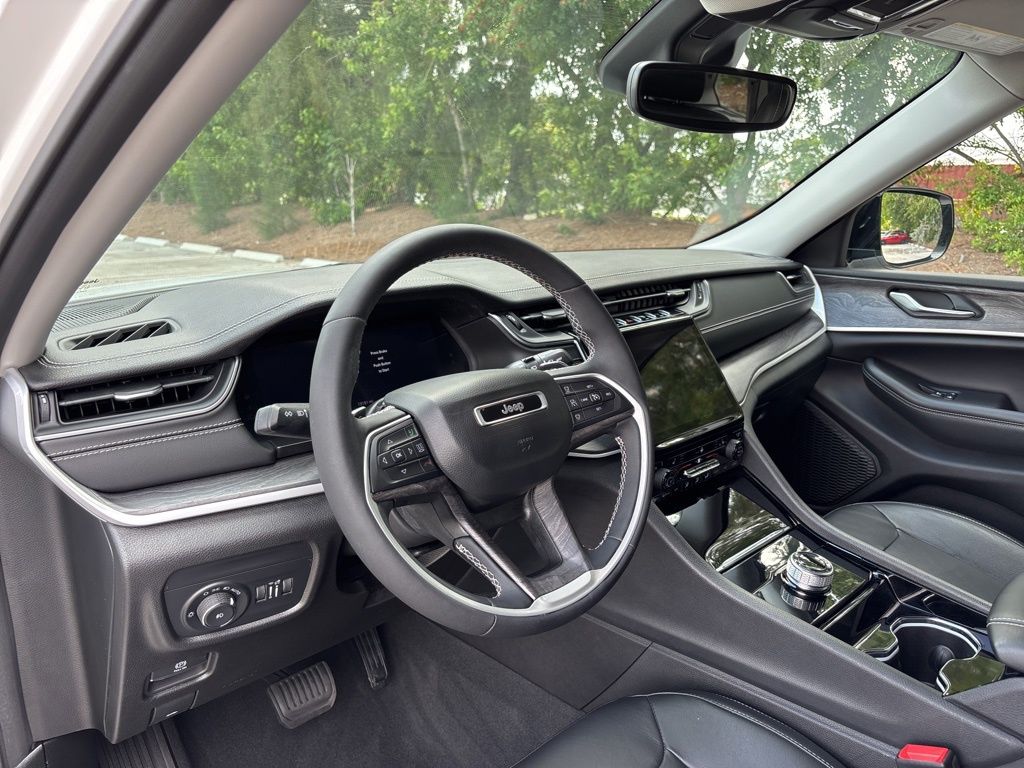 Thumbnail: 2023 Jeep Grand Cherokee - 14
