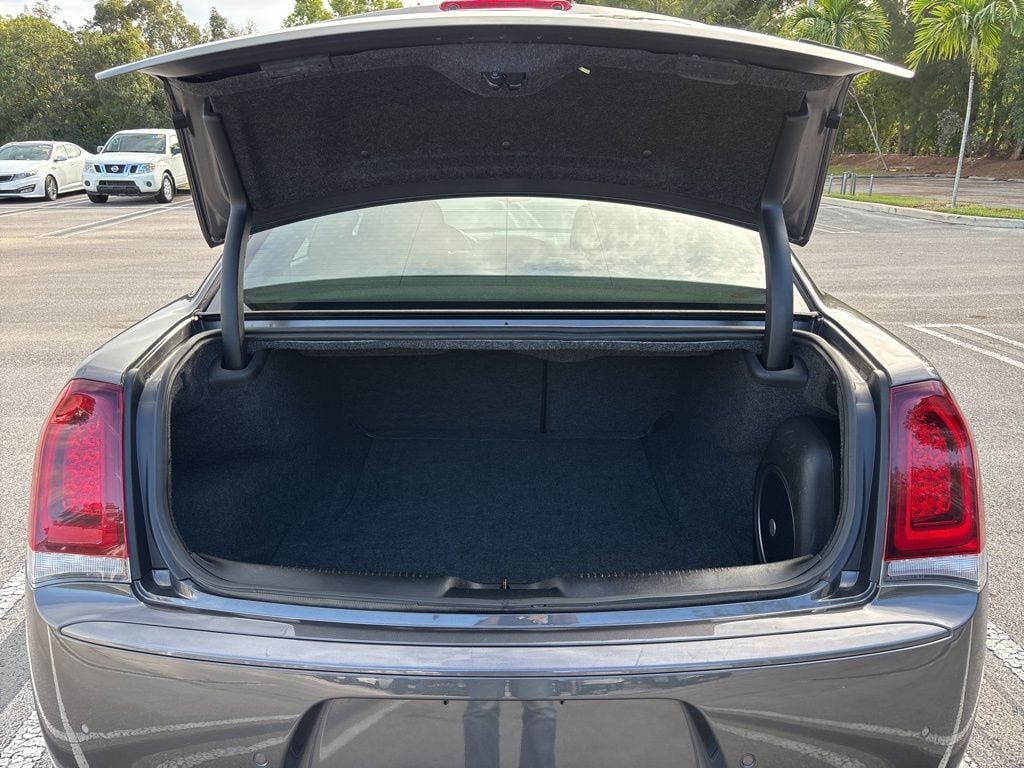 Thumbnail: 2023 Chrysler 300 - 29