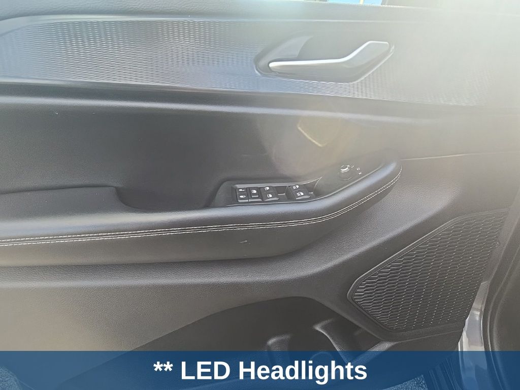 Thumbnail: 2023 Jeep Grand Cherokee - 14