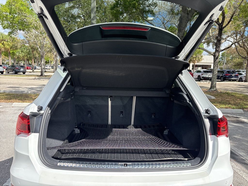 Thumbnail: 2020 Audi Q3 - 25